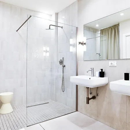 Astra 1 - Rifugio Moderno Dal Gusto Elegante